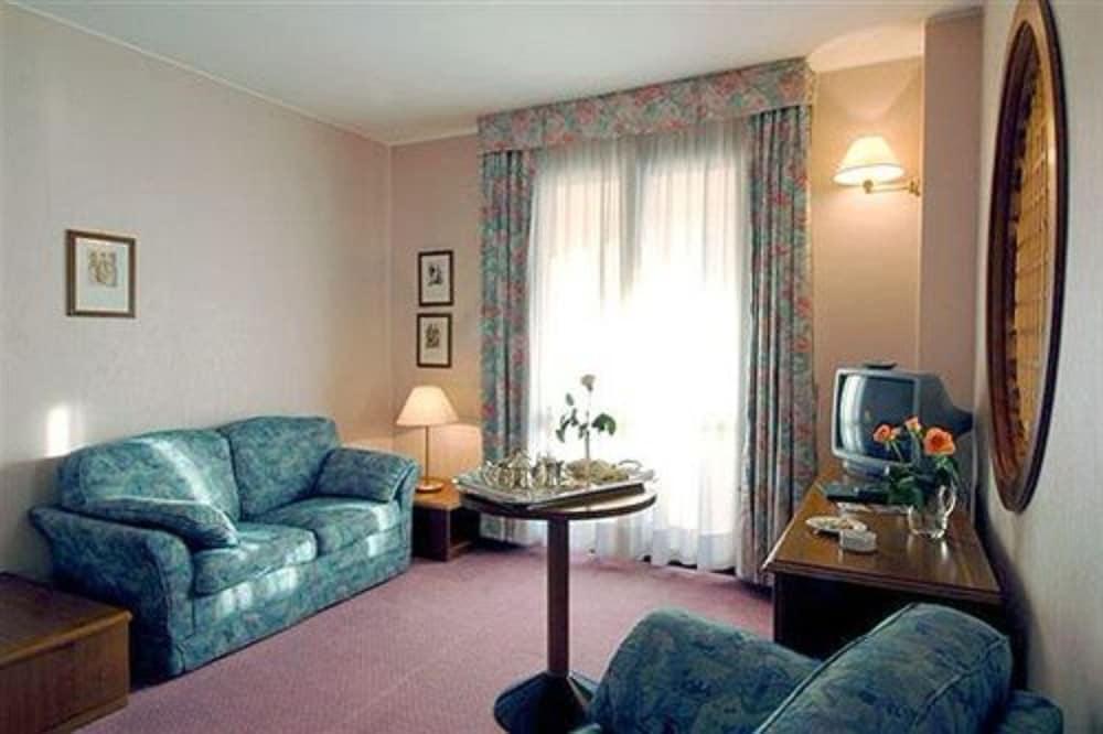 Hostellerie Du Cheval Blanc Aosta Eksteriør bilde