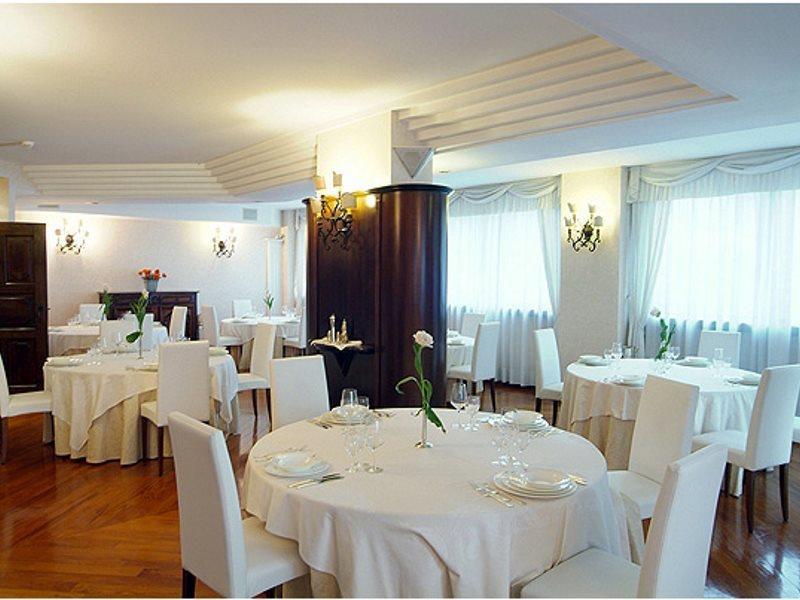 Hostellerie Du Cheval Blanc Aosta Eksteriør bilde